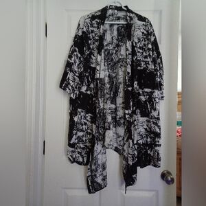 Coofandy Mens Size XXL Black and White Abstract Men's Kimono Lounge Top
